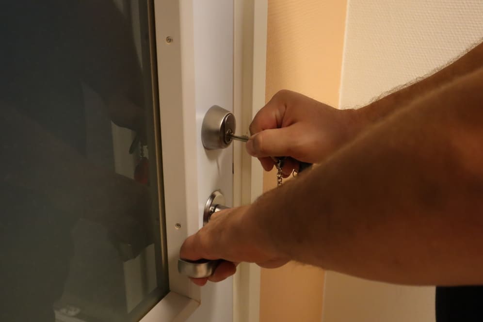 låse dør